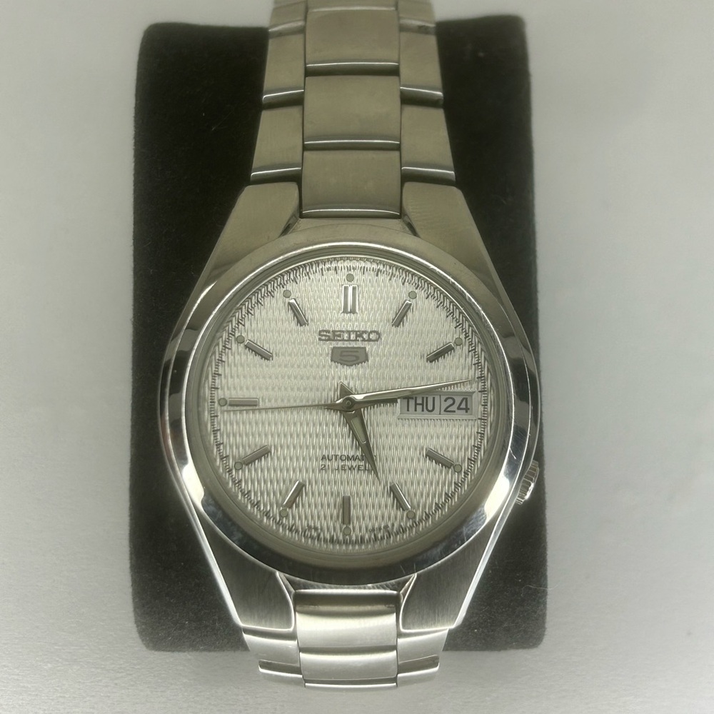 Seiko 5 Automatic Men’s Watch – Textured Silver Dial | Day-Date Display